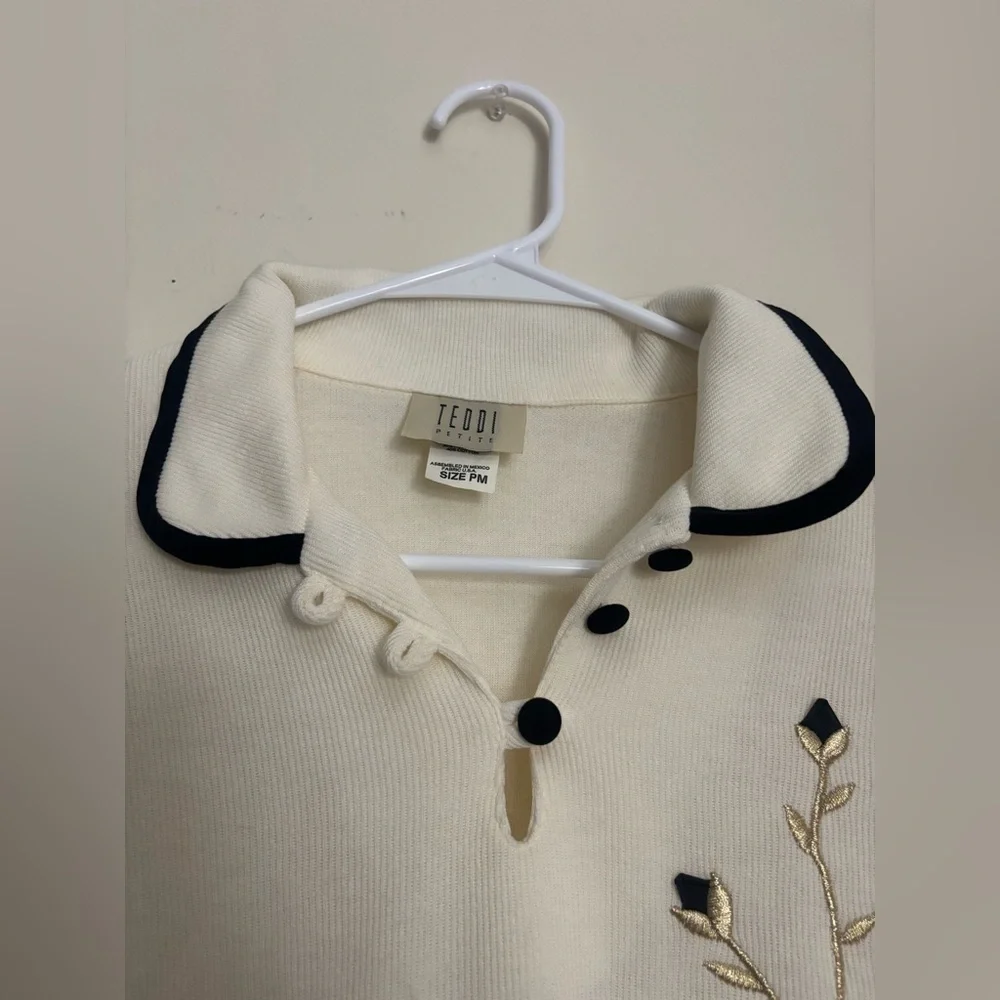 VTG Teddi Women's Ivory Long Sleeve Sweatshirt Floral Embroidered Medium